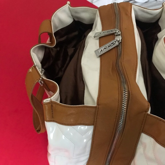 Large DKNY - Picture 4 of 8